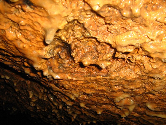 "Raczkujące" stalaktyty